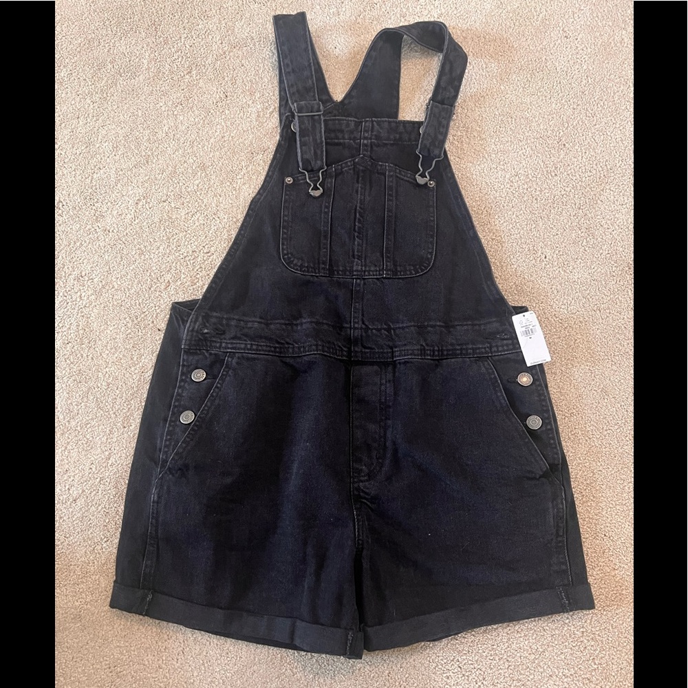 Old Navy short overalls. NWT.
